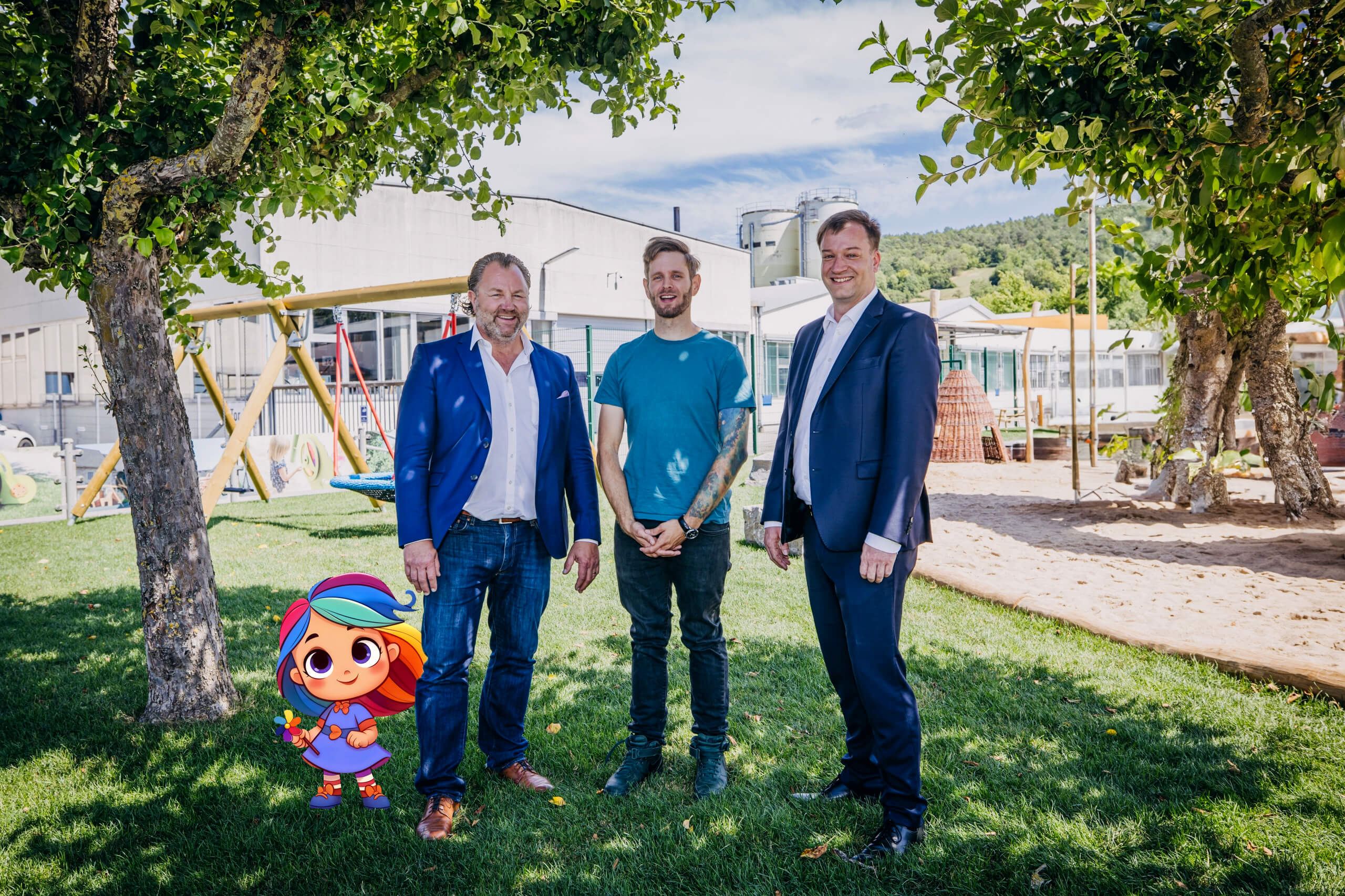 v.l.n.r.: Lilo (Masskottchen), Tilo Eichinger (Inhaber/Geschäftsführer), Denis Heil (Head of marketing & sales) und Aljosha Geerlings (Geschäftsführer).