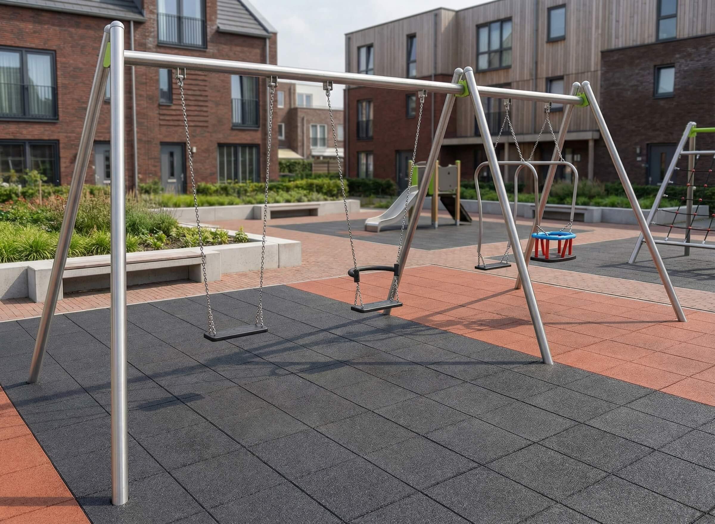 Dreifachschaukel Jan mit Schaukelsitz und Sicherheitsbügel und Elternschaukel